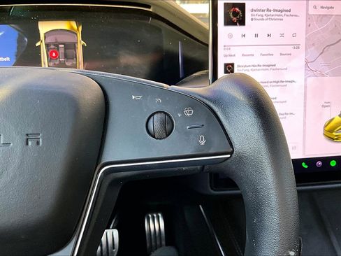 Used 2022 Tesla Model S Plaid image 18