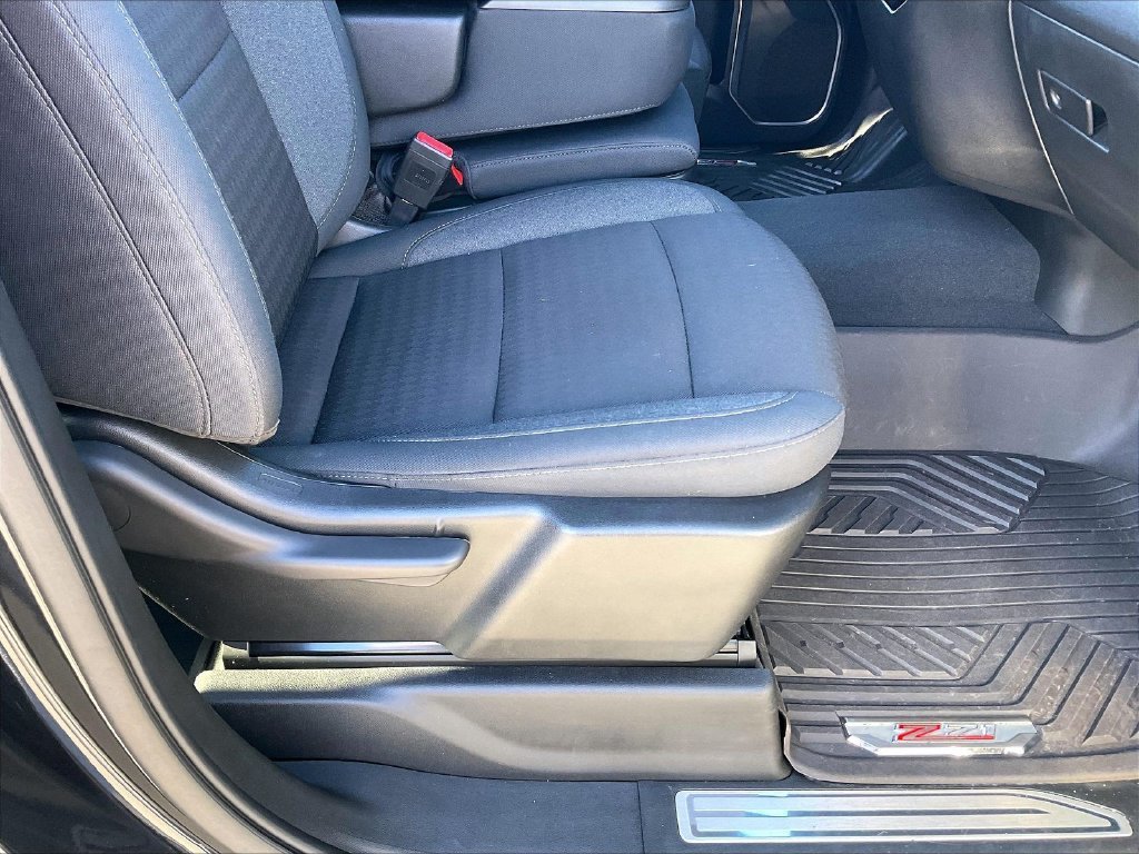 Used 2022 Chevrolet Silverado 1500 LT AWD/4WD image 35