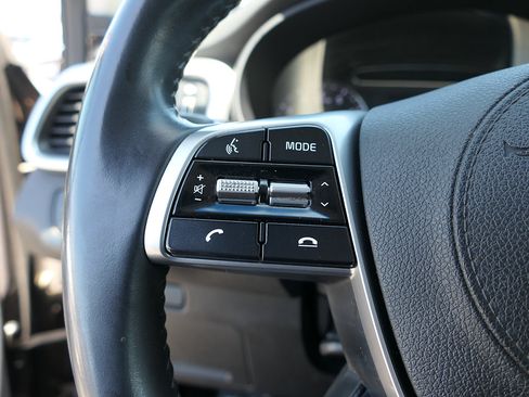 Used 2019 Kia Sorento FWD image 13