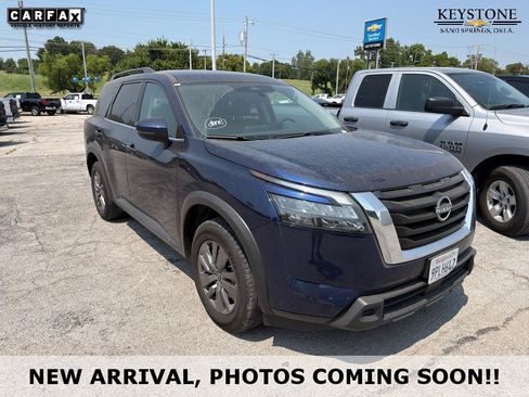 Used 2025 Nissan Pathfinder SV FWD image 1