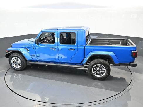 Used 2024 Jeep Gladiator Sport w/ Premium Package image 14