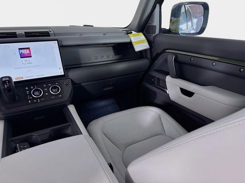 Used 2026 Land Rover Defender 110 X-Dynamic SE image 26