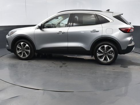 Used 2023 Ford Escape Platinum image 2