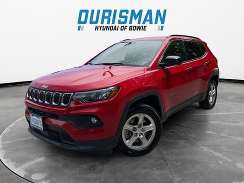 Used 2024 Jeep Compass Latitude AWD/4WD image 2
