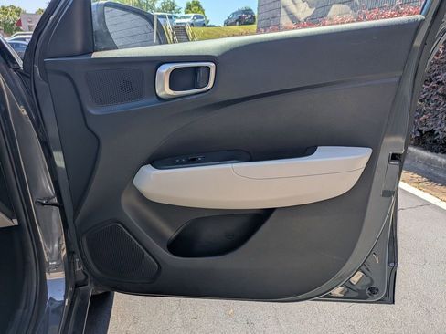 Used 2025 Hyundai Venue SEL FWD image 32