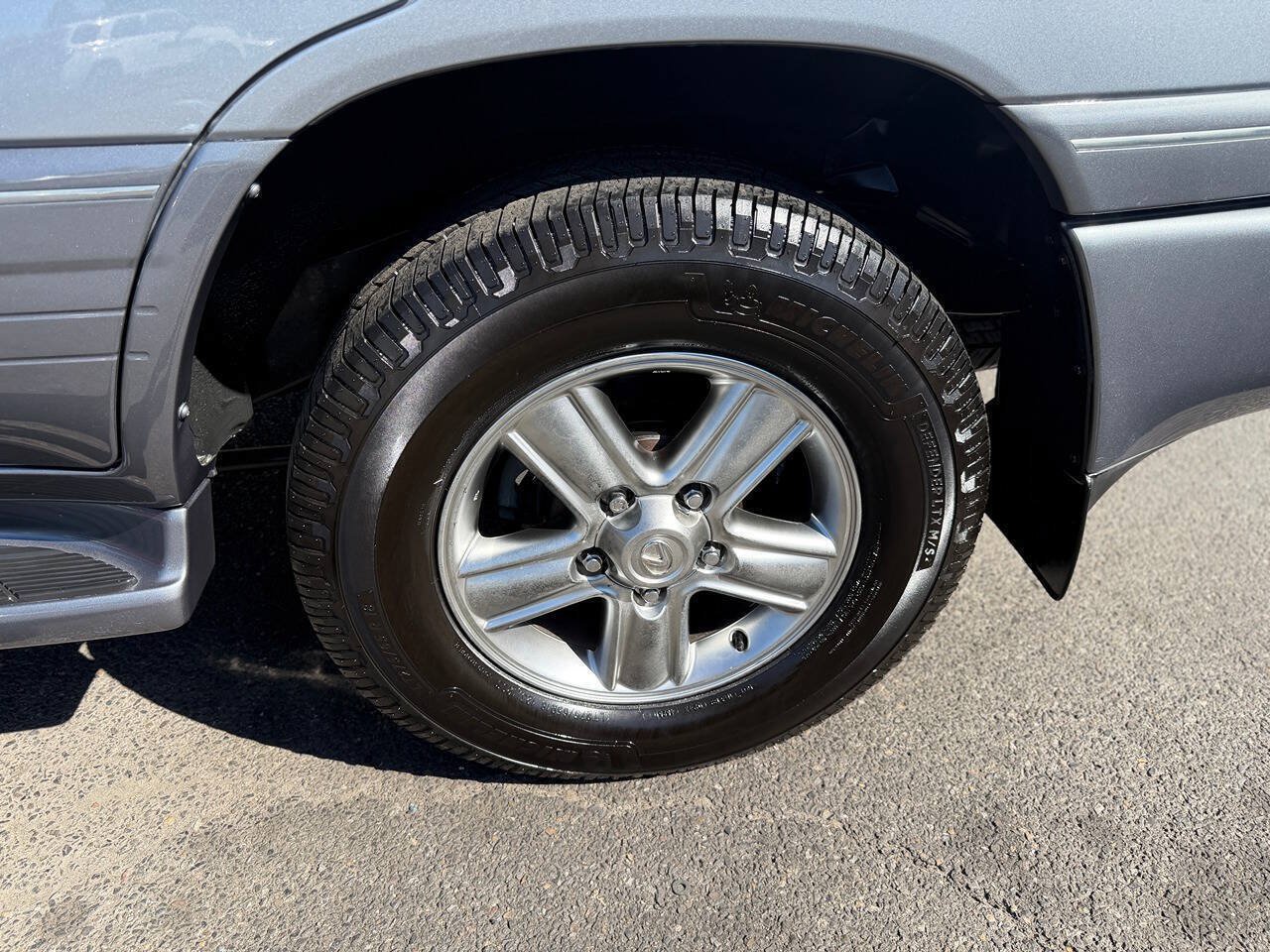 Used 2004 Lexus LX 470 4WD image 22