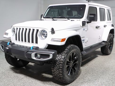 Used 2022 Jeep Wrangler Unlimited Sahara w/ Cold Weather Group image 31