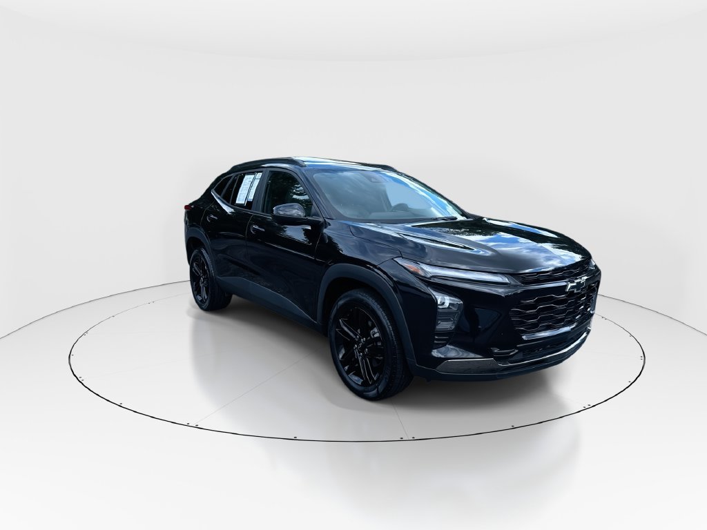 Used 2024 Chevrolet Trax ACTIV w/ Sunroof Package FWD image 2