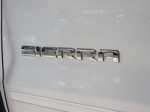 Used 2015 GMC Sierra 1500 SLE w/ Carbon-22 Edition image 16