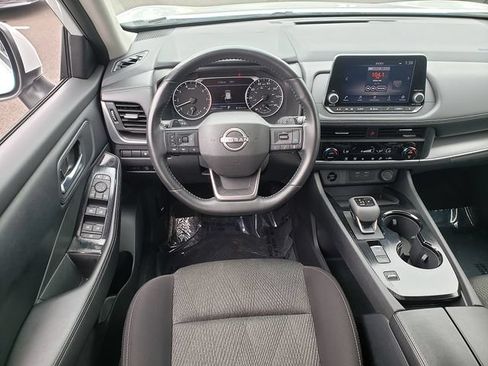 Used 2025 Nissan Rogue SV FWD image 14