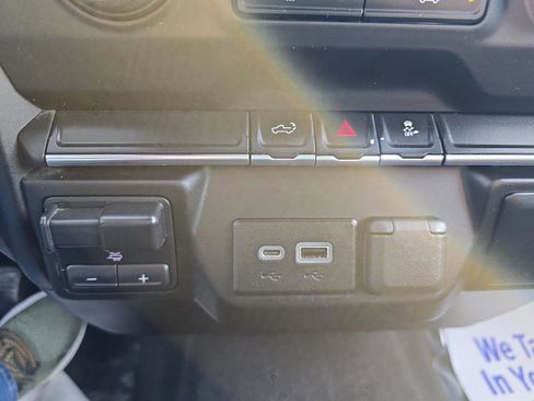 Used 2022 Chevrolet Silverado 2500 Custom w/ Custom Value Package image 26