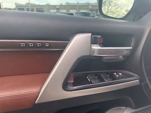 Used 2021 Toyota Land Cruiser image 13