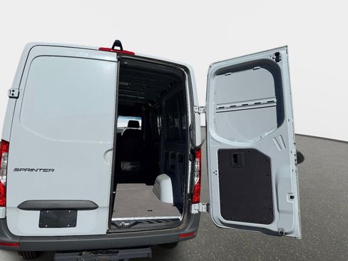 Used 2024 Mercedes-Benz Sprinter 2500 image 13