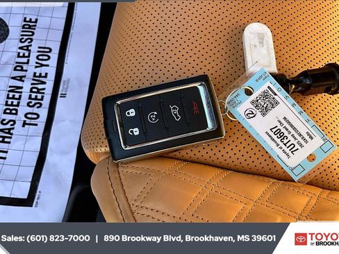Used 2025 Jeep Grand Cherokee L Summit AWD/4WD image 10