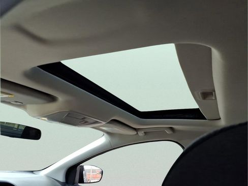 Used 2015 Ford Focus SE w/ SE Sport Package image 8