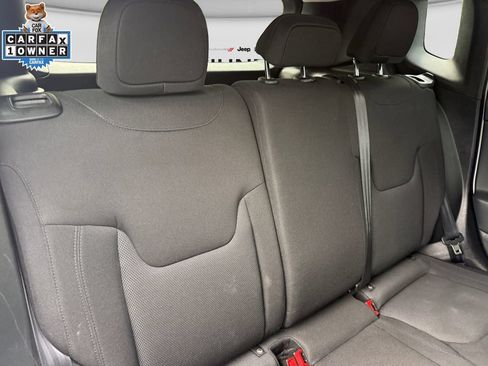 Used 2023 Jeep Renegade Latitude AWD/4WD image 16