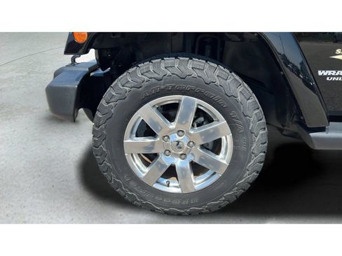 Used 2013 Jeep Wrangler Unlimited Sahara w/ Connectivity Group AWD/4WD image 33