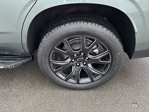 Used 2024 Chevrolet Tahoe Premier w/ Premium Package image 10