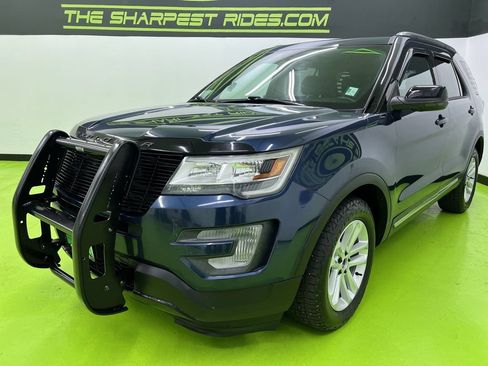 Used 2017 Ford Explorer XLT w/ Equipment Group 201A FWD image 5