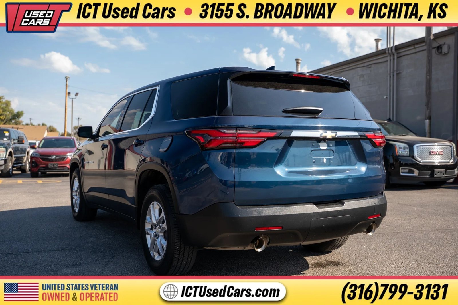 Used 2022 Chevrolet Traverse LS FWD image 3