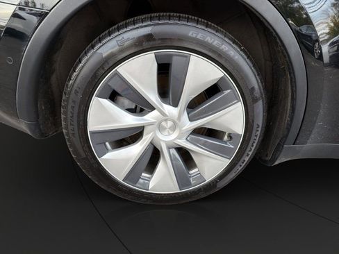 Used 2020 Tesla Model Y Long Range image 23