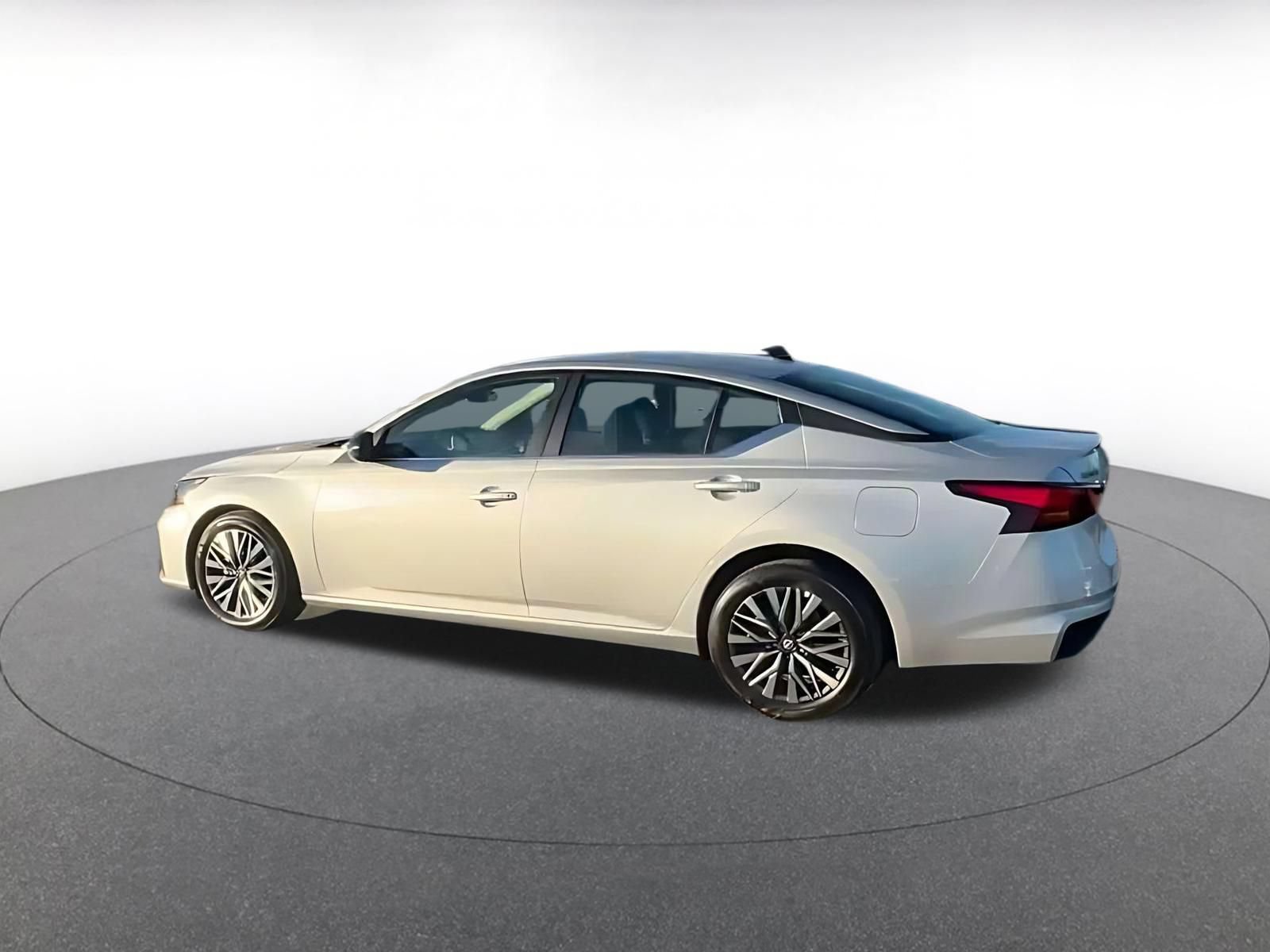 Used 2026 Nissan Altima 2.5 SV FWD image 3