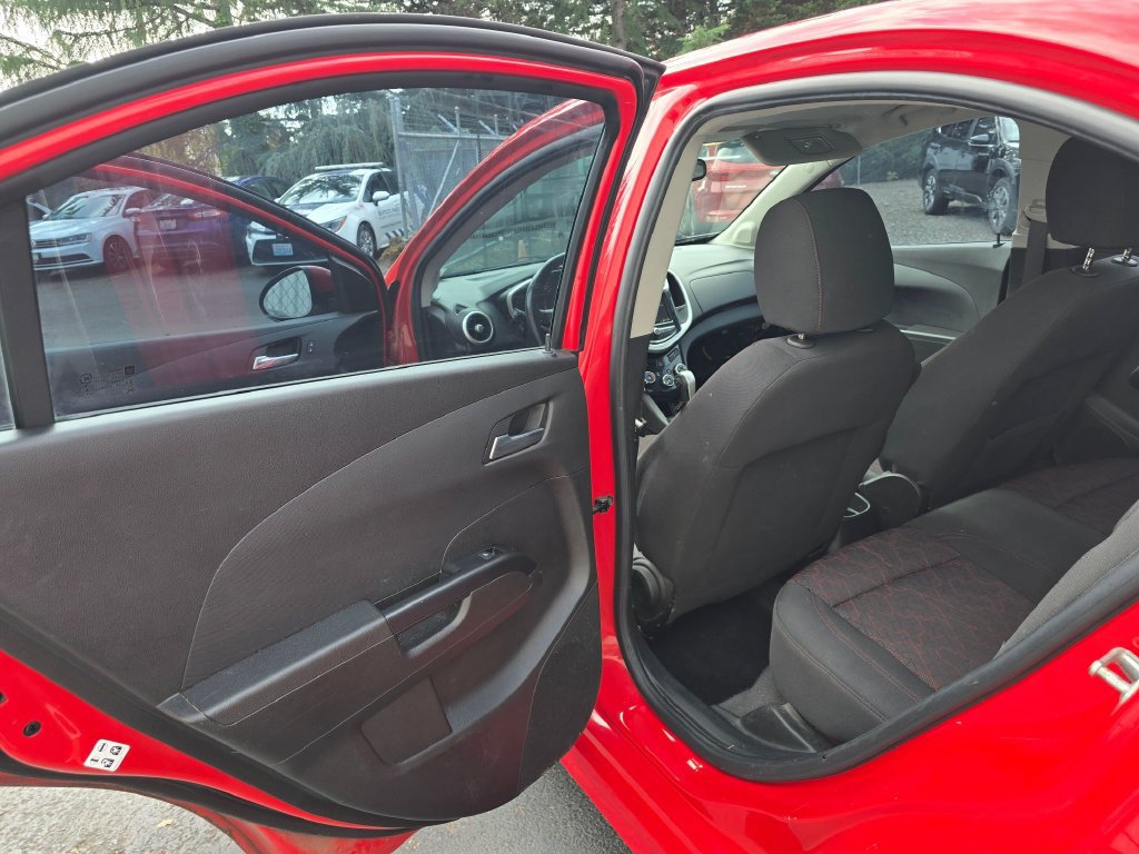 Used 2018 Chevrolet Sonic LT w/ Convenience Package FWD image 9