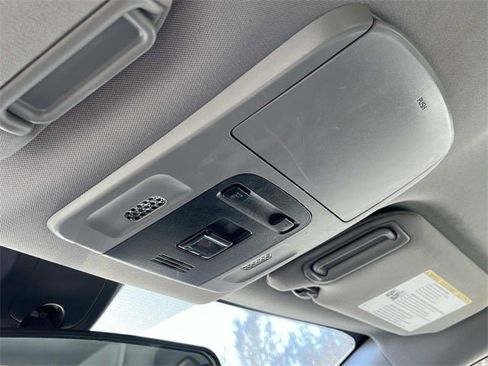 Used 2020 Toyota Camry SE image 31