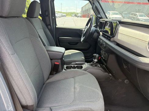 Used 2025 Jeep Wrangler Unlimited Sahara w/ Safety Group AWD/4WD image 11