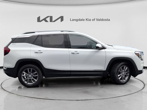 Used 2024 GMC Terrain SLT AWD/4WD image 3