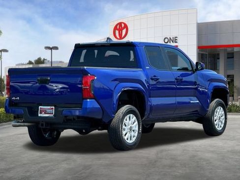 Used 2025 Toyota Tacoma SR5 AWD/4WD image 4