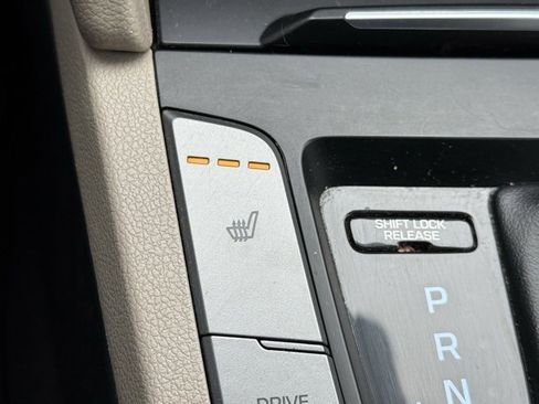 Used 2017 Hyundai Elantra Value Edition image 33