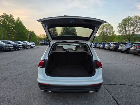 Used 2021 Volkswagen Tiguan SE AWD/4WD image 10