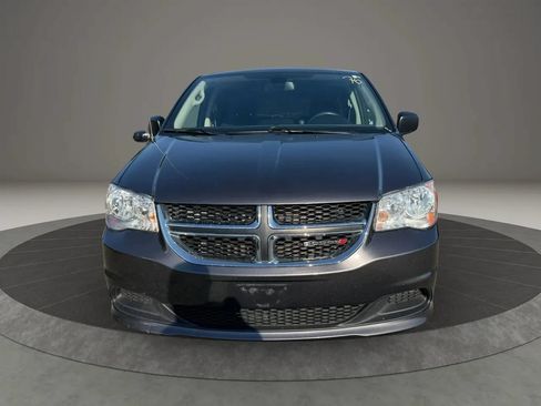 Used 2019 Dodge Grand Caravan SE w/ UConnect Hands-Free Group FWD image 2