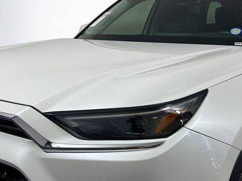 Used 2024 Toyota Grand Highlander Limited image 11