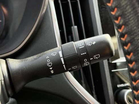 Used 2018 Subaru Crosstrek 2.0i Premium w/ Eyesight System image 23