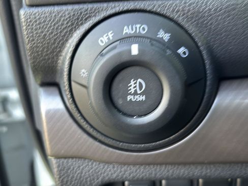 Used 2024 Nissan Titan PRO-4X w/ Pro-4x Convenience Package image 16