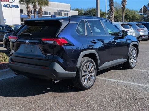 Used 2021 Toyota RAV4 XLE Premium image 8