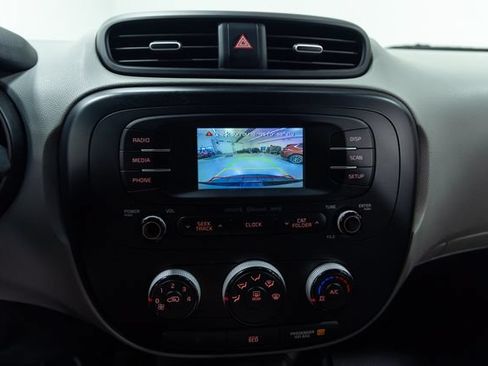Used 2016 Kia Soul + FWD image 17