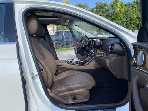 Used 2017 Mercedes-Benz E 300 4MATIC image 19