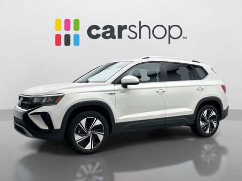 Used 2024 Volkswagen Taos SE AWD/4WD image 1