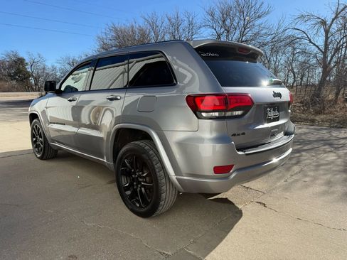 Used 2021 Jeep Grand Cherokee Laredo X image 5