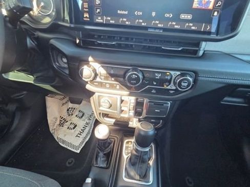 Used 2024 Jeep Wrangler Sahara image 11