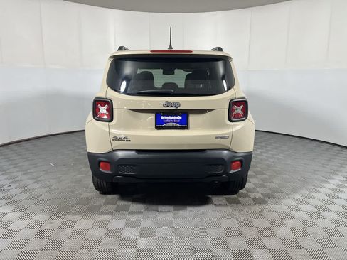 Used 2016 Jeep Renegade Latitude w/ Popular Equipment Group AWD/4WD image 7