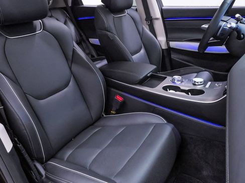 Certified 2026 Genesis GV70 2.5T Advanced image 15