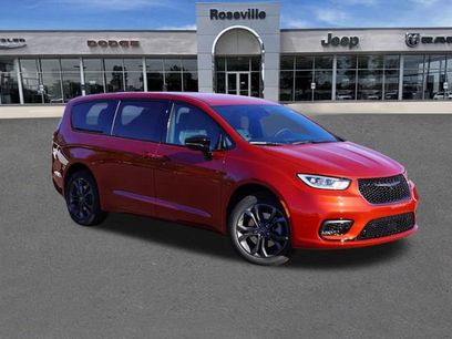 New 2026 Chrysler Pacifica Select