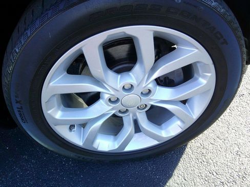 Used 2018 Land Rover Discovery Sport HSE image 17