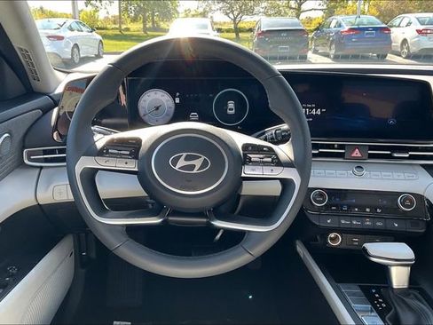 New 2025 Hyundai Elantra Limited image 14