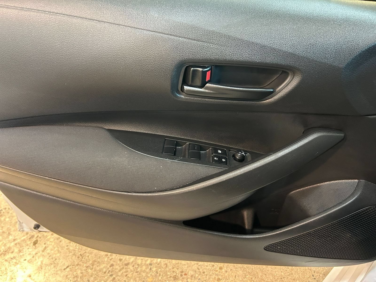 Used 2025 Toyota Corolla LE FWD image 18