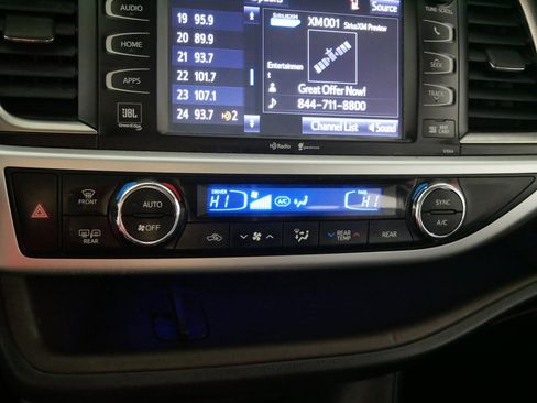 Used 2015 Toyota Highlander Limited Platinum image 23